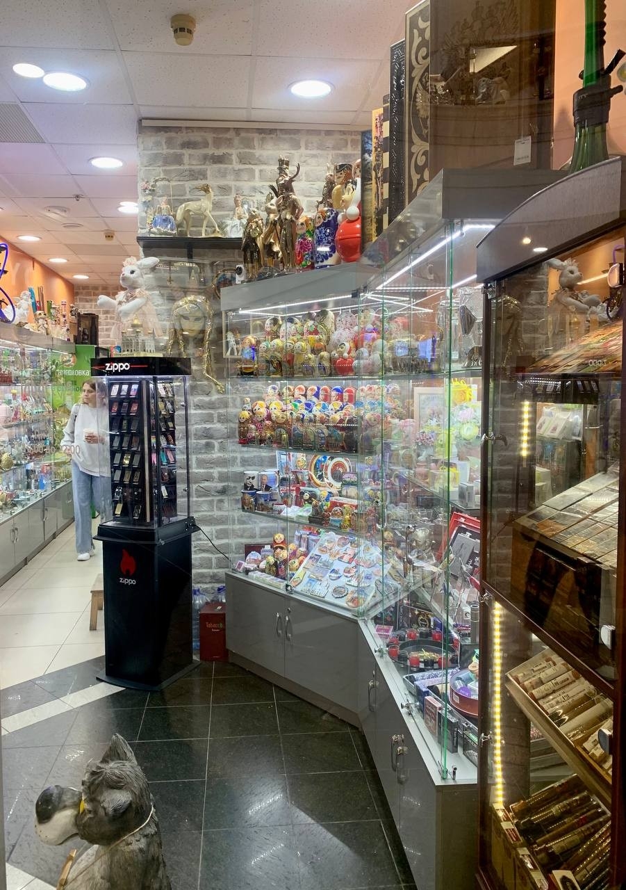 Табачный и сувенирный магазин в центре
Москвы с огромным трафиком