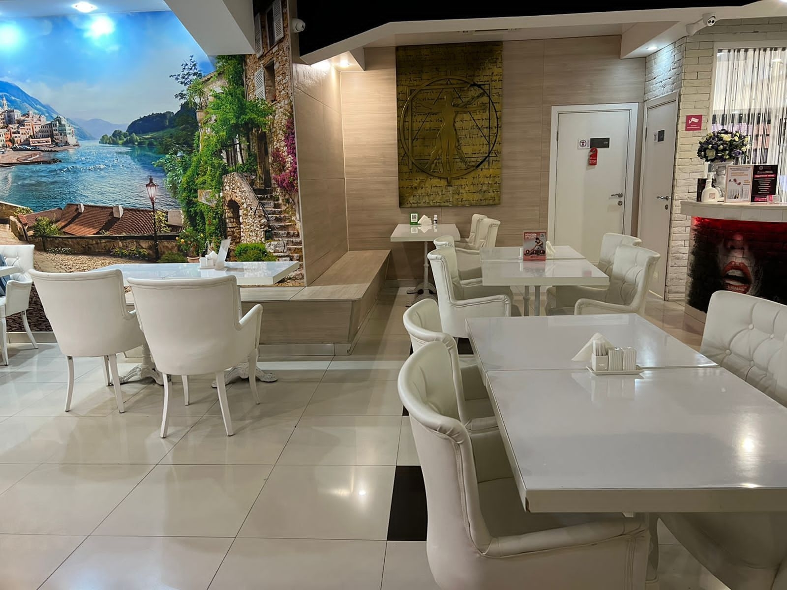 Прибыльное кафе на территории фитнес-клуба
в БЦ в центре Москвы.