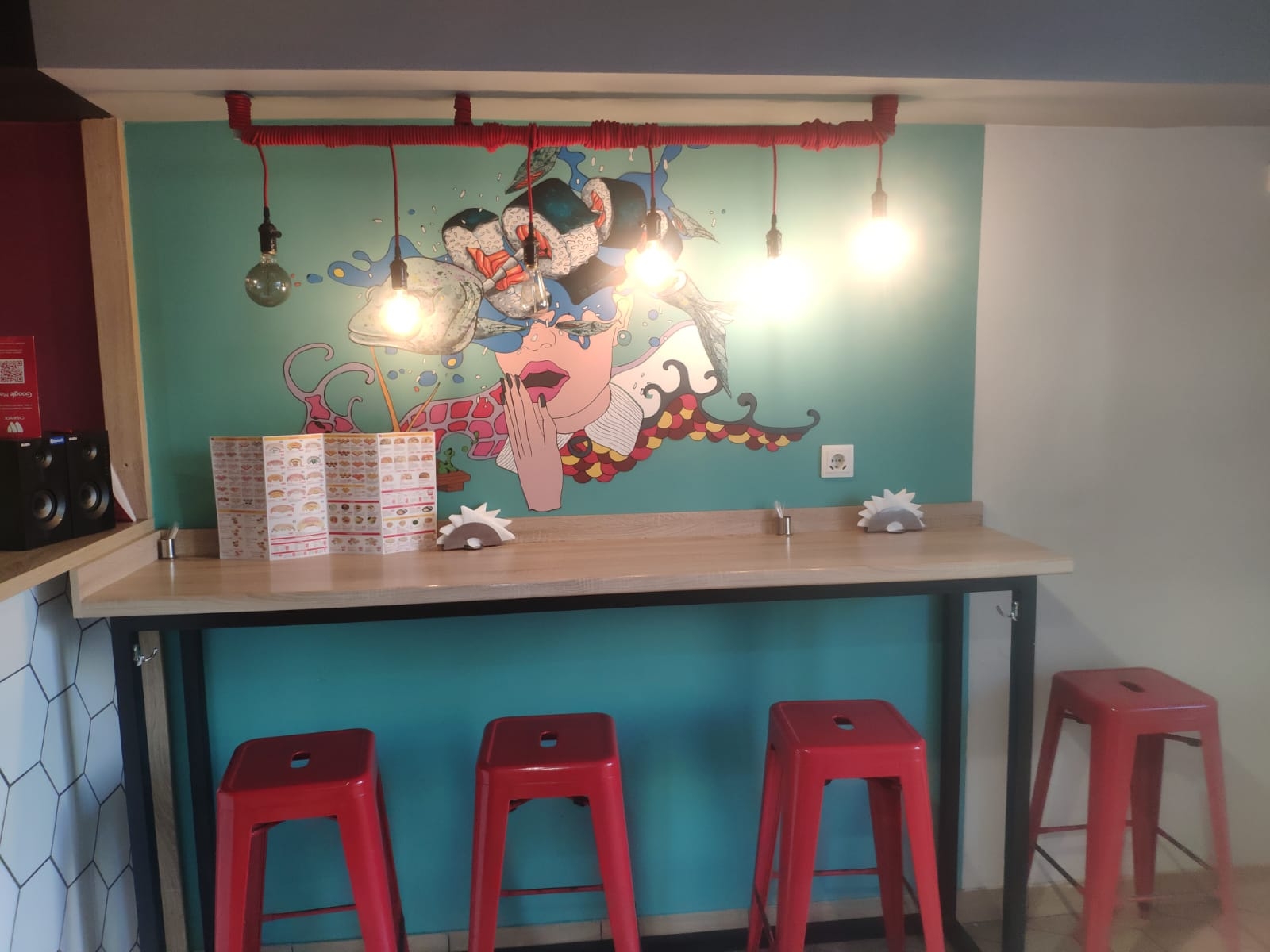 Точка СушиWok рядом с метро